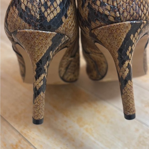 Vince Camuto Tan Snake Print Leather Ankle Booties - Picture 4 of 12